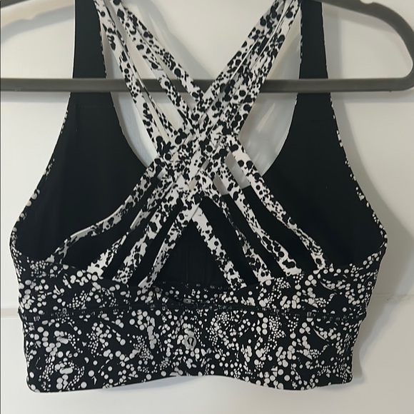 lululemon athletica Black and White Patterned Sports Bra - Picture 5 of 7